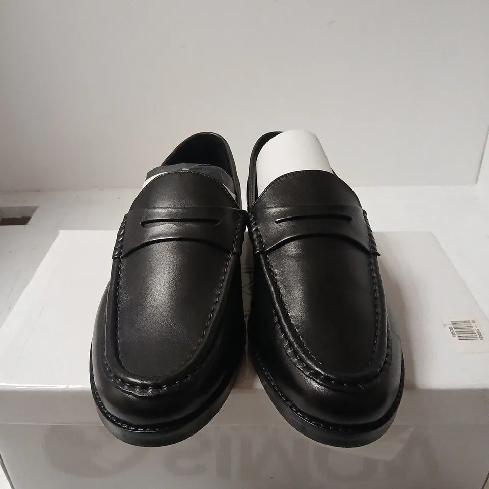 BOXED PAIR OF KURT GEIGER FRANCIS MEN'S BLACK LEATHER CASUAL LOAFERS – UK 8