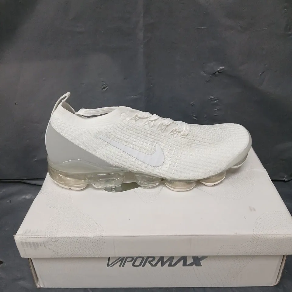 BOXED PAIR OF NIKE AIR VAPORMAX 2019 TRAINERS - 9