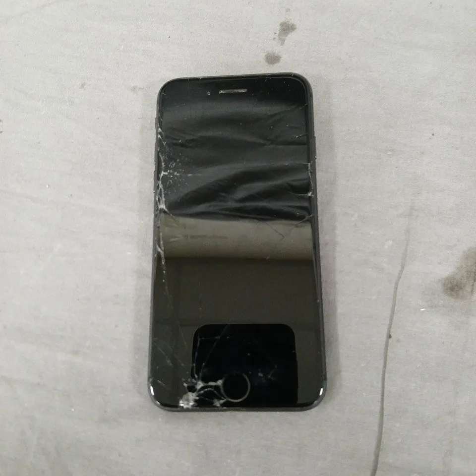 APPLE IPHONE 8 – UNLOCKED – SPACE GREY – 64GB. PHONE DOES NOT POWER ON