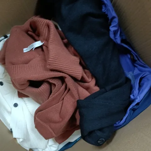 APPROXIMATELY 30 ASSORTED CLOTHING ITEMS IN VARIOUS SIZES, COLOURS & STYLES TO INCLUDE BRANDS SUCH AS MARLAWYNNE, FRANK USHER, IZABEL LONDON, ETC - COLLECTION ONLY