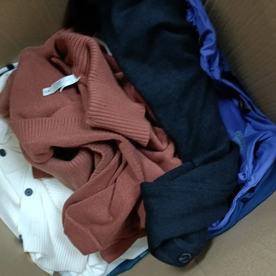 APPROXIMATELY 30 ASSORTED CLOTHING ITEMS IN VARIOUS SIZES, COLOURS & STYLES TO INCLUDE BRANDS SUCH AS MARLAWYNNE, FRANK USHER, IZABEL LONDON, ETC - COLLECTION ONLY