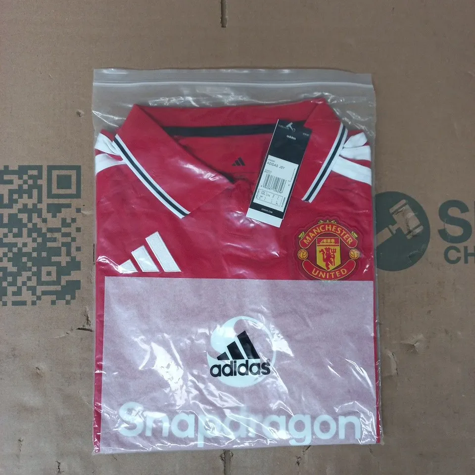 BAGGED ADIDAS MANCHESTER UNITED FOOTBALL JERSEY IN RED SIZE LARGE
