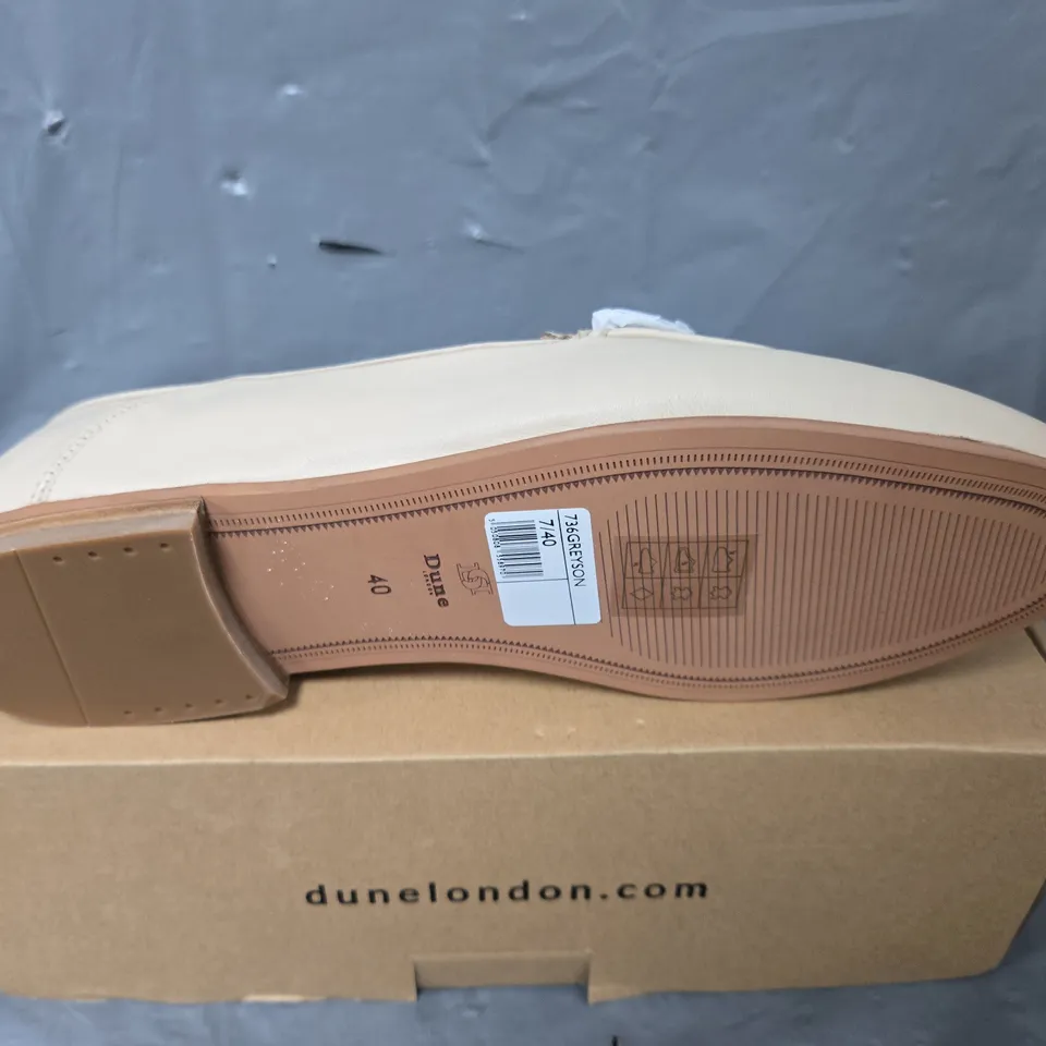 BOXED PAIR OF DUNE FLEXIBLE SOLE TASSLE IN LEATHER BEIGE - SIZE 7