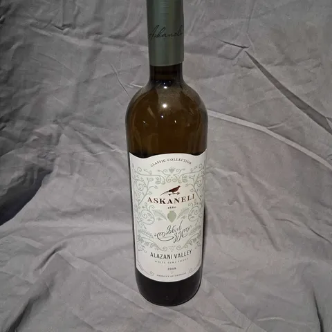 ASKANELI CLASSIC COLLECTION ALAZANI VALLEY WHITE SEMI-SWEET WINE, 2019, GEORGIA