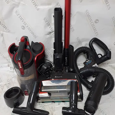 SHARK CORDLESS VACUUM CLEANER WITH ANTI HAIR WRAP & POWERFINS ICZ300UK