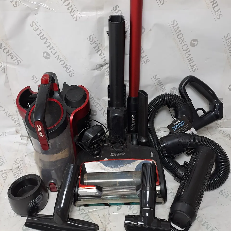 SHARK CORDLESS VACUUM CLEANER WITH ANTI HAIR WRAP & POWERFINS ICZ300UK