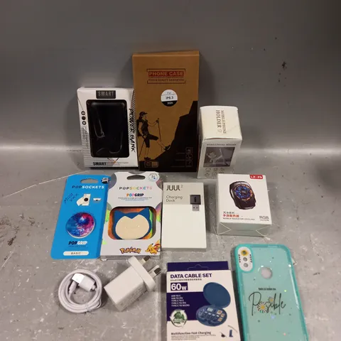 APPROXIMATELY 20 ASSORTED SMARTPHONE ACCESSORIES TO INCLUDE PROTECTIVE CASES, CHARGING CABLES, USB PLUGS ETC