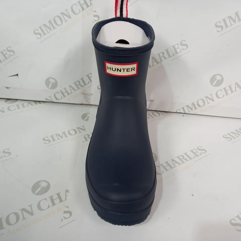 BOXED PAIR OF HUNTER ORIGINAL PLAY BOOTS IN BLUE UK SIZE 5