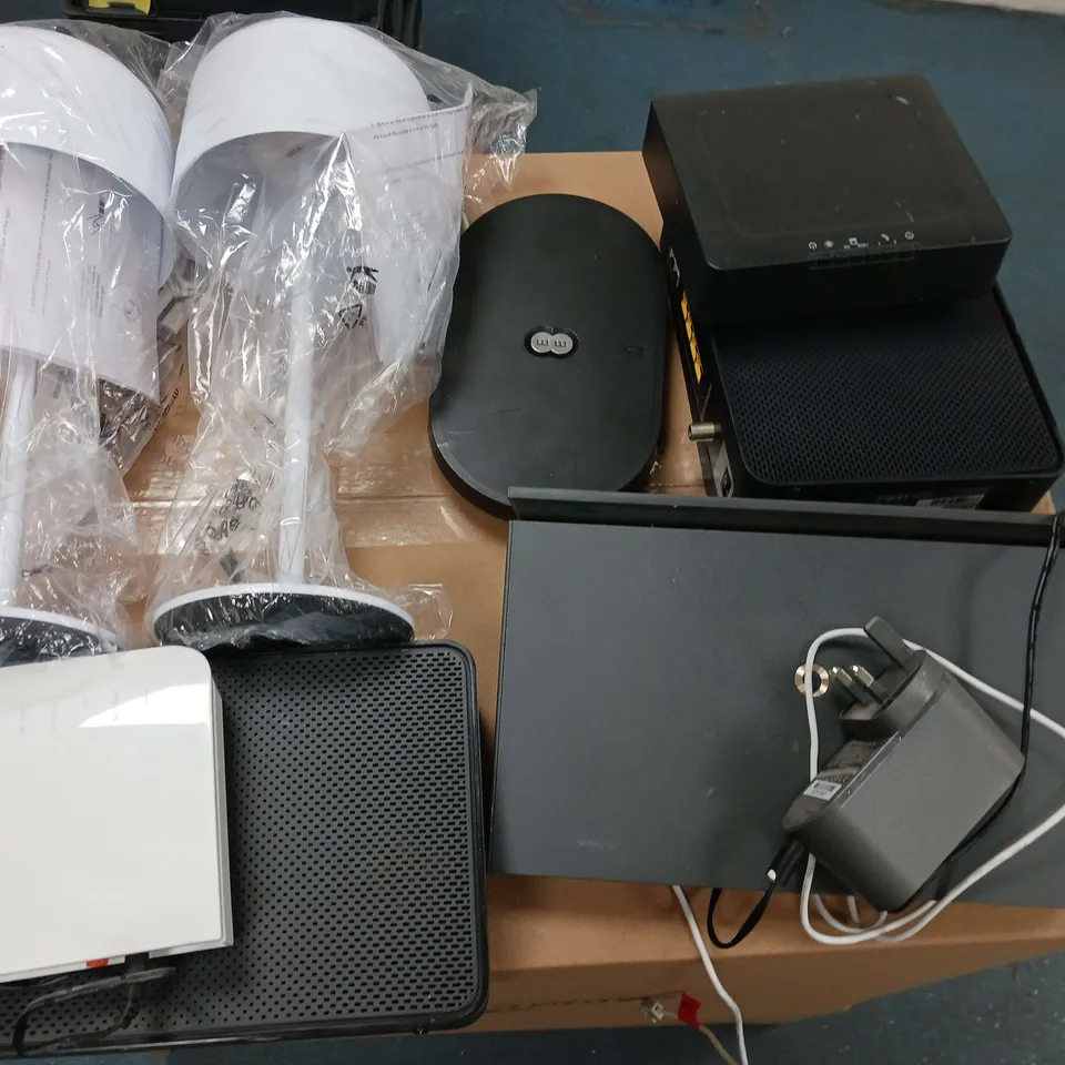LOT OF ASSORTED ITEMS TO INCLUDE HEATED BLANKET, ROLLMAT, BT DUET 210 PHONE AND HOME NETWORKING ITEMS