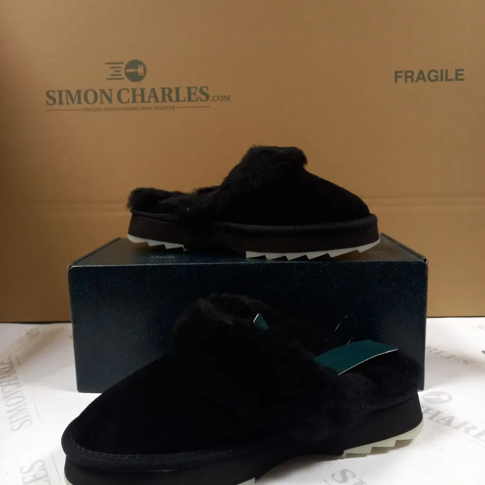 EMU AUSTRALIA JOLIE SUEDE SLIPER SIZE 5