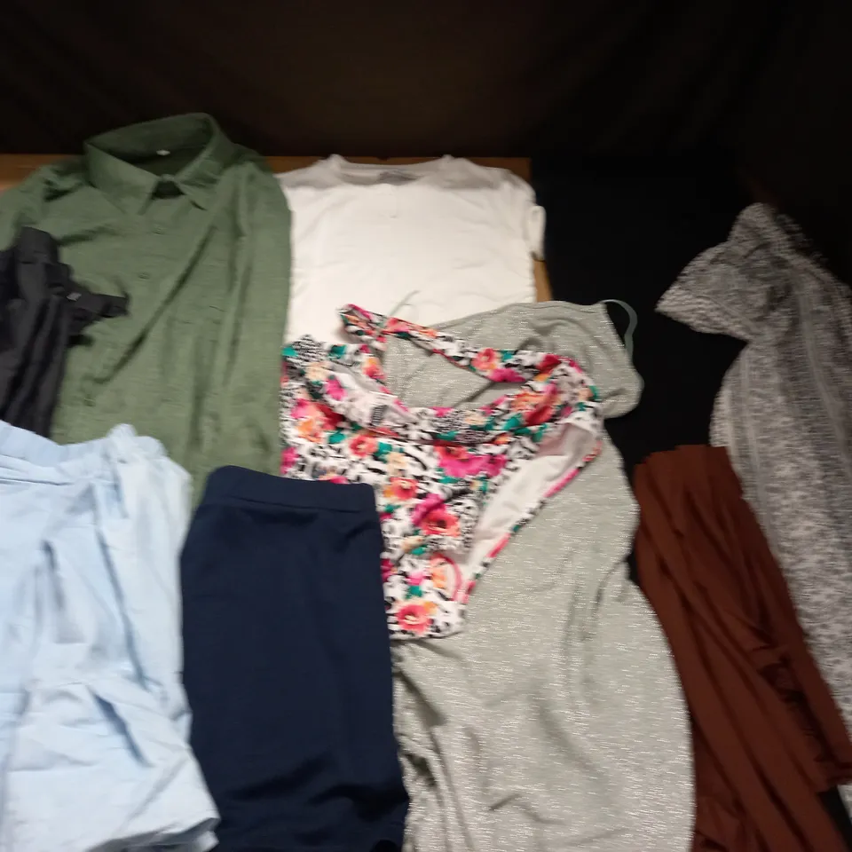 LARGE QUANTITY OF ASSORTED CLOTHING ITEMS TO INCLUDE ZARA, STUDIO AND PRETTYLITTLETHING