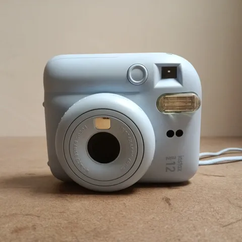 FUJIFILM INSTAX MINI 7S CAMERA – LIGHT BLUE