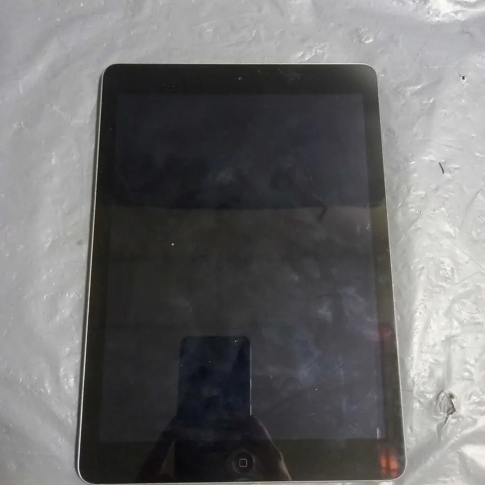 APPLE IPAD AIR SILVER