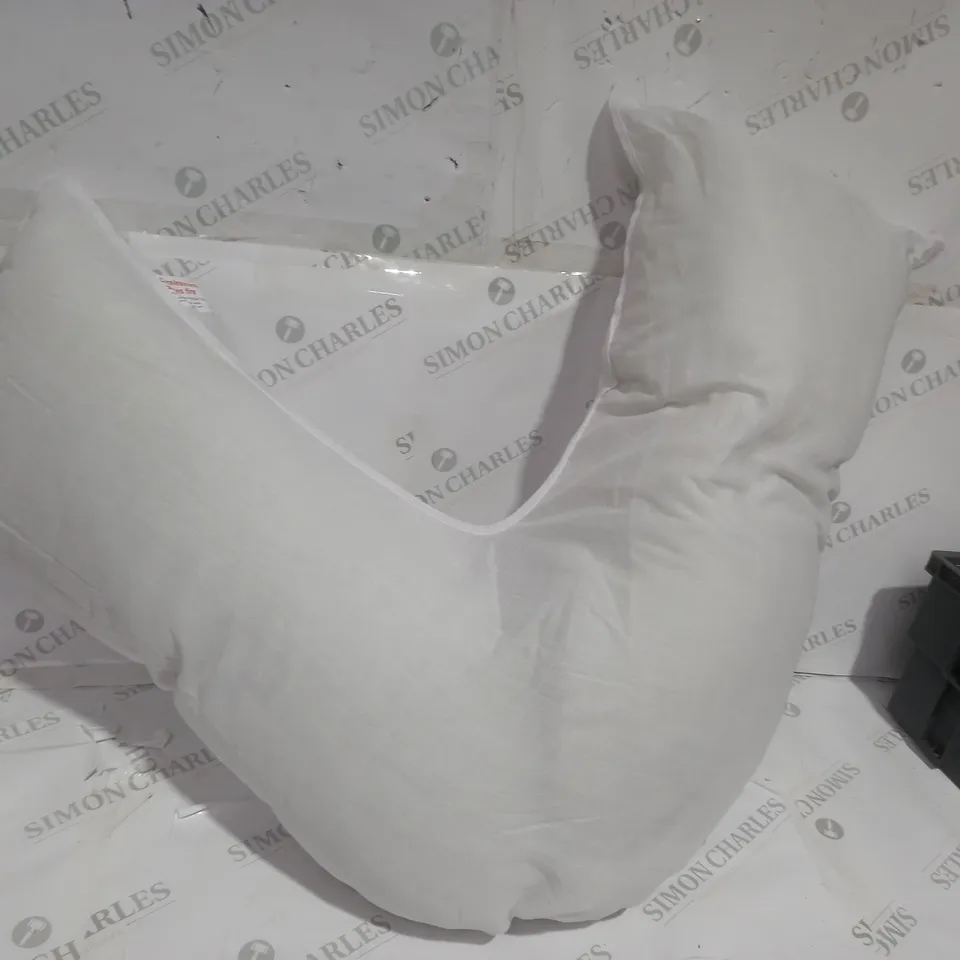 V NECK CUSHION