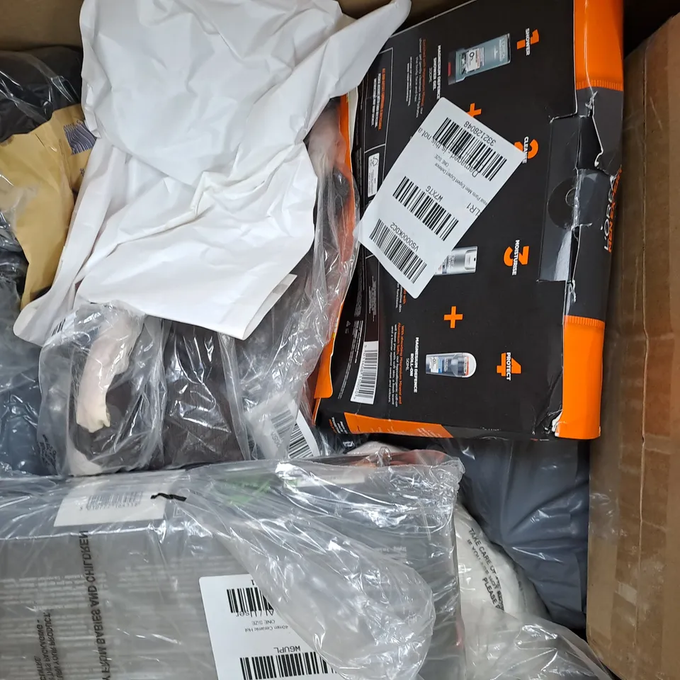 BOX OF APPROXIMATELY 10 ASSORTED BEDDING, CLOTHING, AND HOUSEHOLD ITEMS TO INCLUDE L'OREAL MEN EXPERT COOL POWER, ETC - COLLECTION ONLY