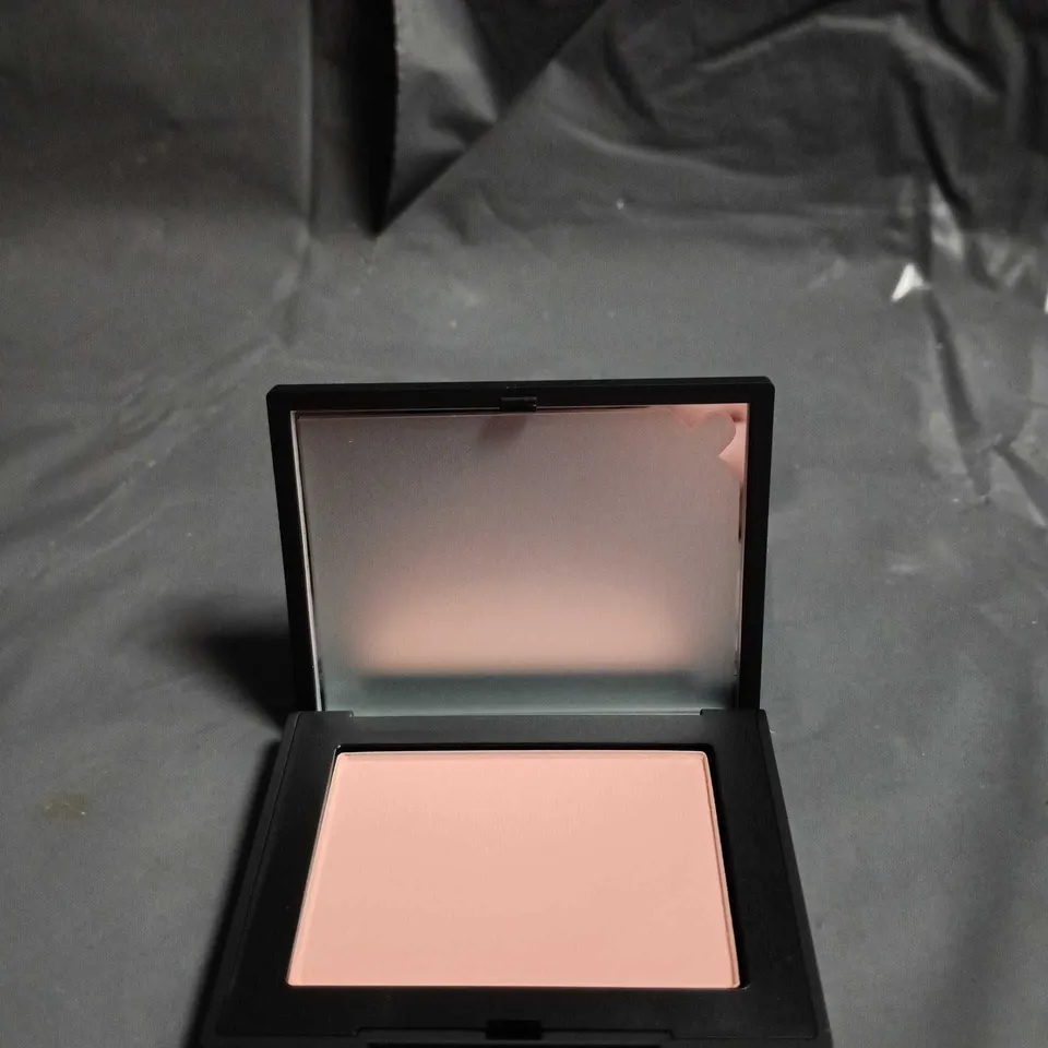 NARS BLUSH – POWDER IN REFILLABLE COMPACT