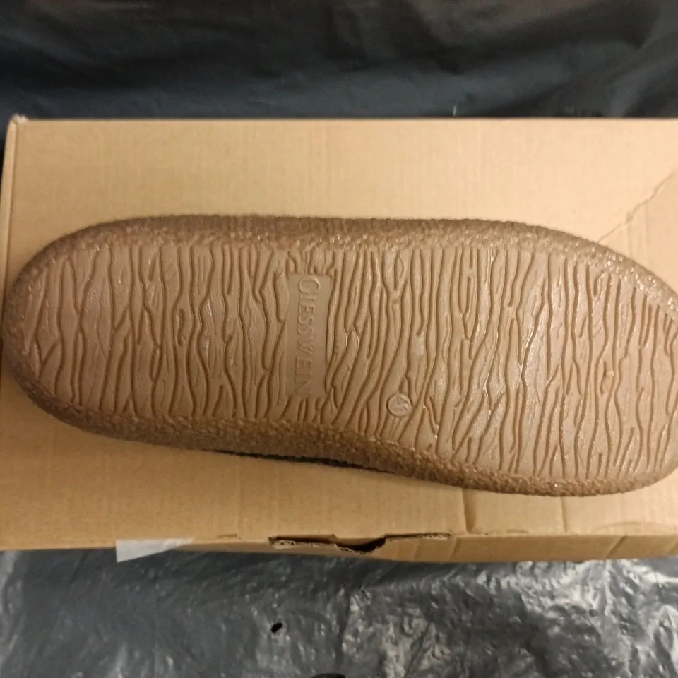 BOXED PAIR OF GIESSWEIN SHOES IN CHARCOAL SIZE UK 8