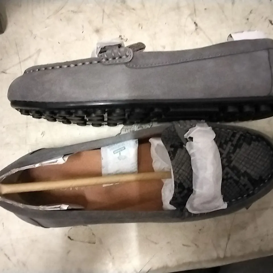 3 SHOE BOXES OF VIONIC SHOES INCLUDING 2 × HONOR DAYNA GREY LOAFERS size 6, WHITE JOJO TRAINERS size 5.5