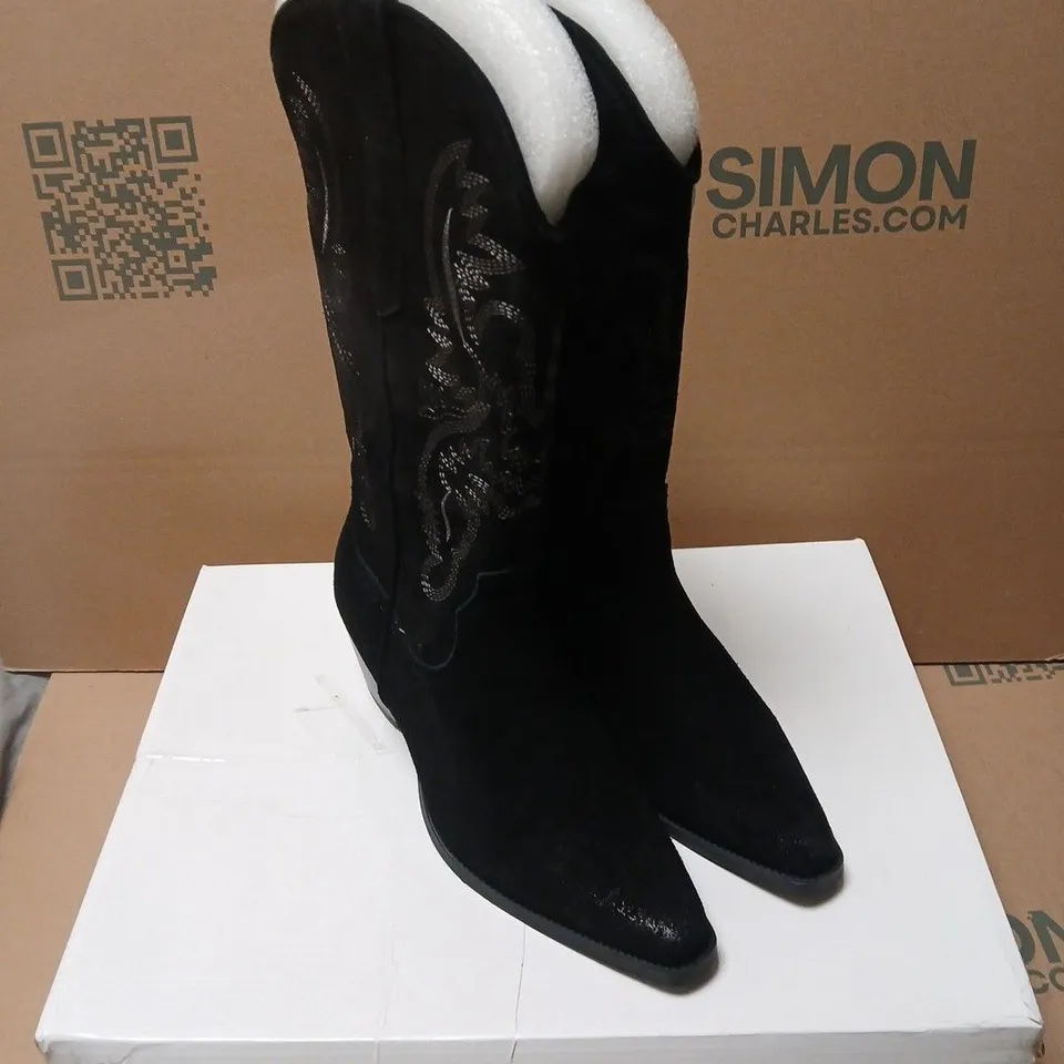 BLACK EMBROIDERED KNEE-HIGH BOOTS – UK 6