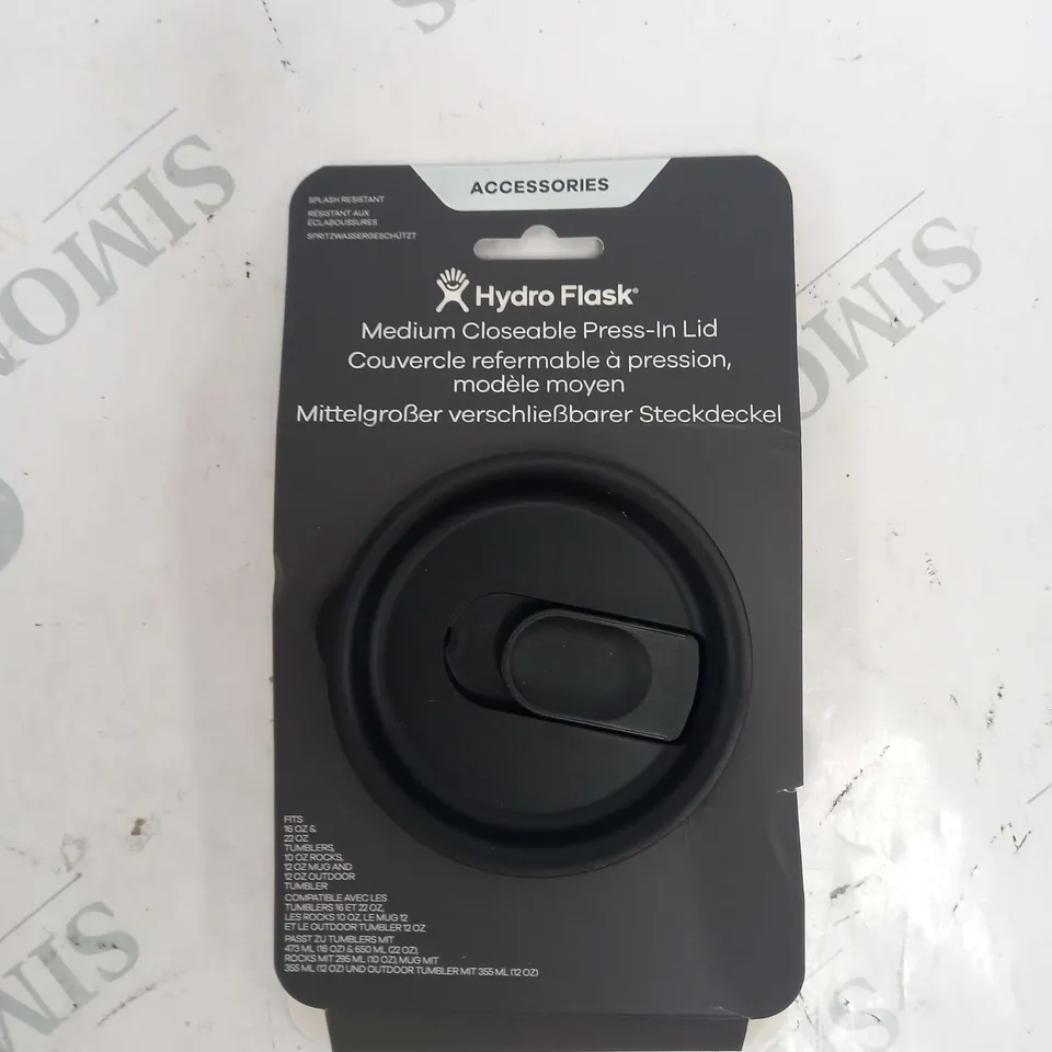 HYDRO FLASK ACCESSORY MEDIUM CLOSEABLE PRESS-IN LID IN BLACK