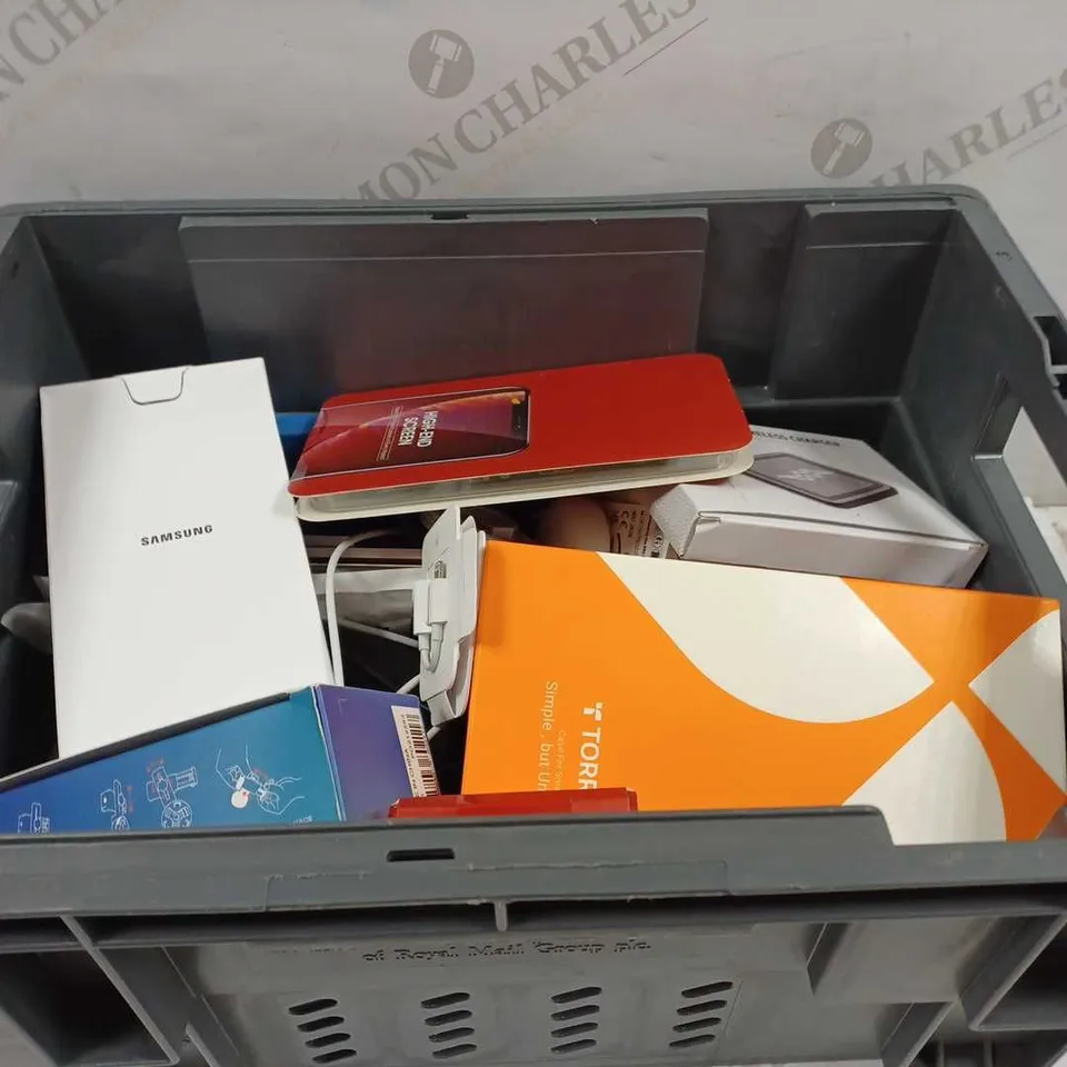 LOT TO CONTAIN APPROX 25 X ASSORTED PHONE ACCESSORIES, INCLUDES SCREEN PROTECTORS, CHARGING CABLES, BATTERIES ETC 