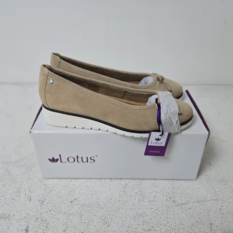 BOXED PAIR OF LOTUS FERNANDA SHOES IN NATURAL - UK 6