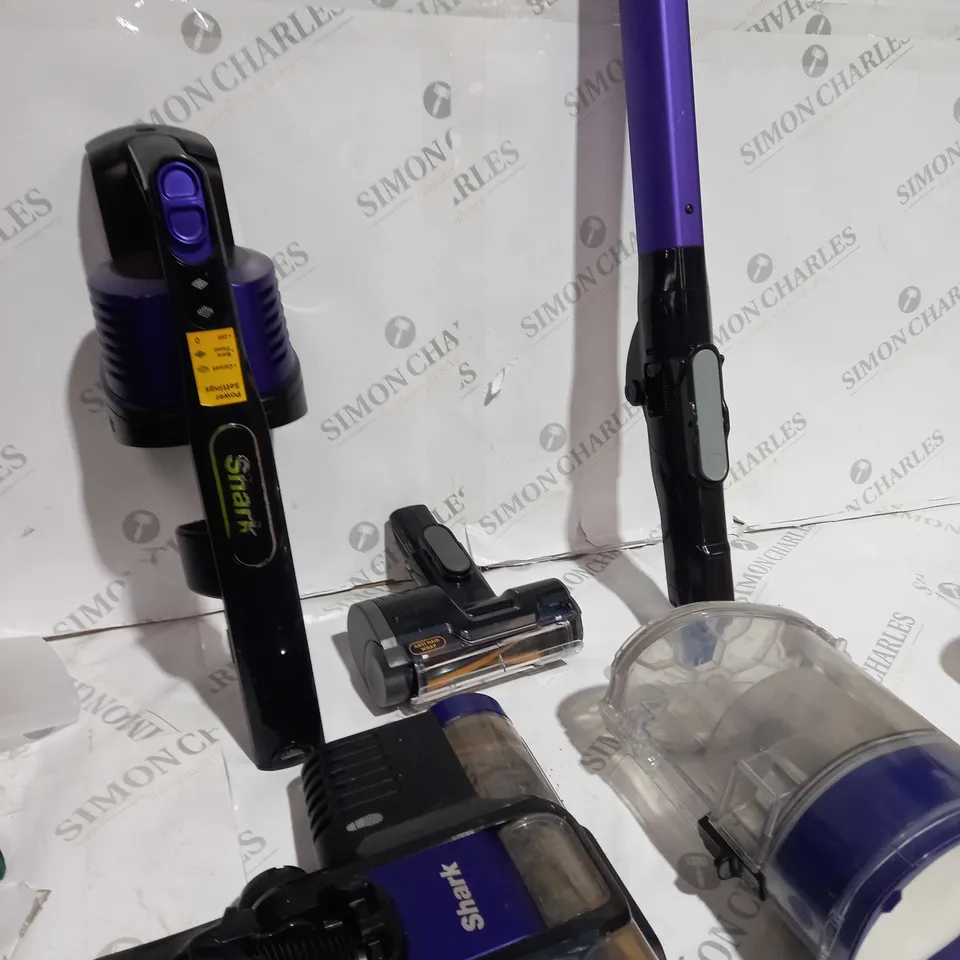 SHARK ANTI HAIR WRAP CORDLESS PET VACUUM CLEANER IZ202UKT