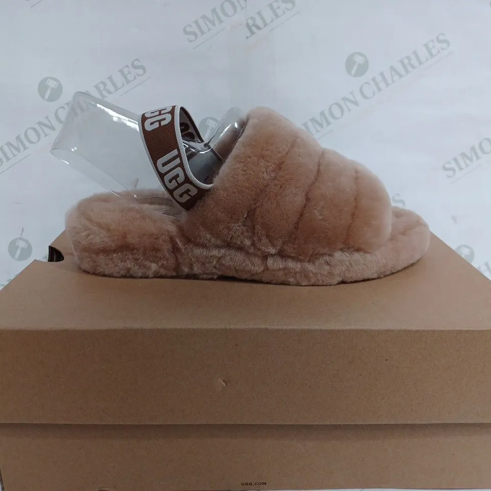 UGG WOMENS FLUFFY YEAH SLIDE ON - UK 6 