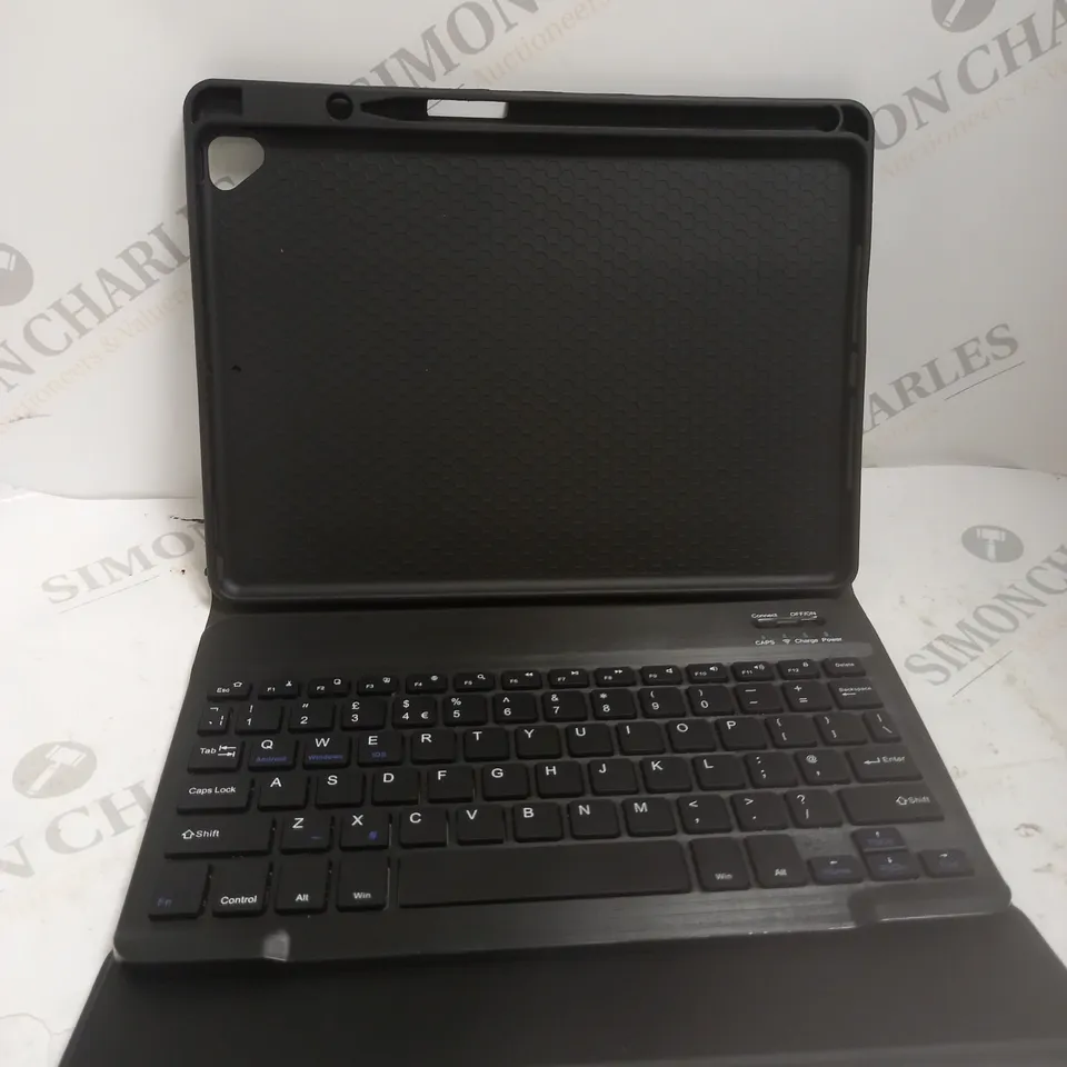 BOXED SMART KEYBOARD IPAD CASE 