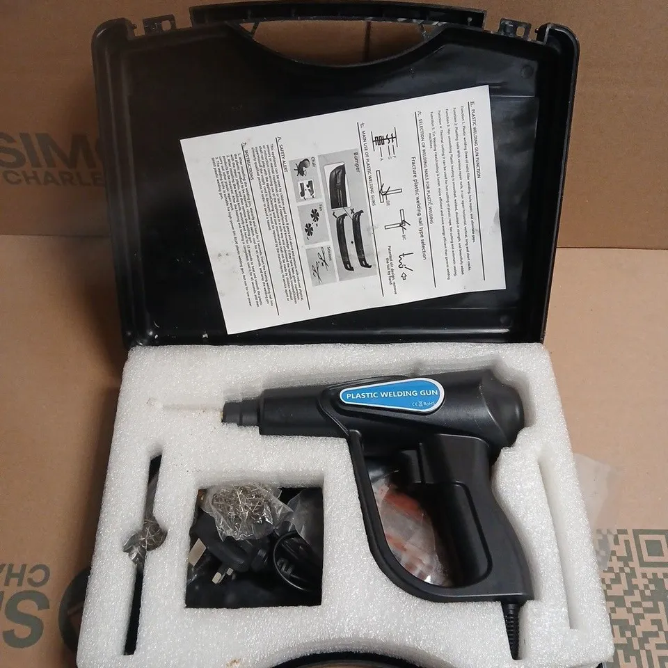 PLASTIC WELDING GUN IN CASE WITH ACCESSORIES