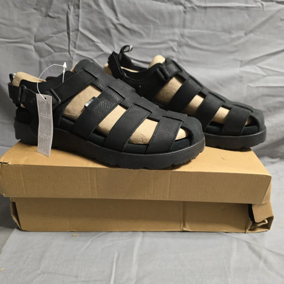 BOXED PAIR OF MERRELL SANDALS IN BLACK SIZE UK 7