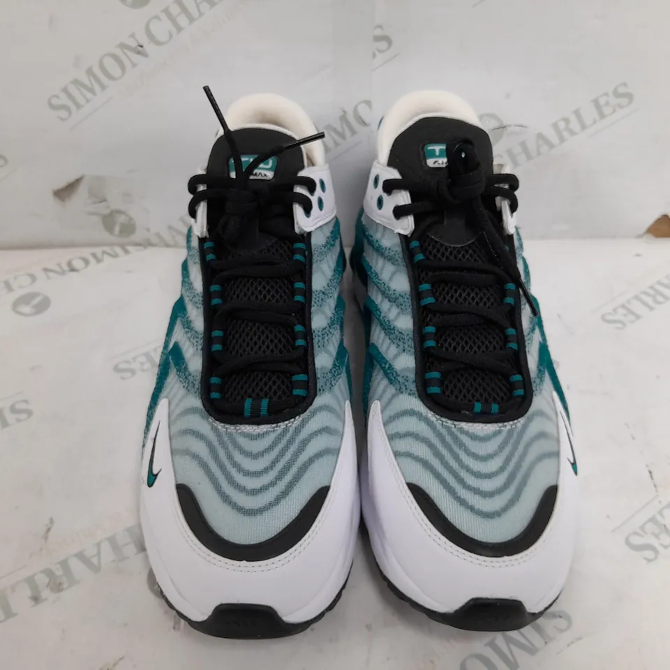 PAIR OF NIKE TW AIRMAX TRAINERS IN WHITE/TEAL - UK 9.5