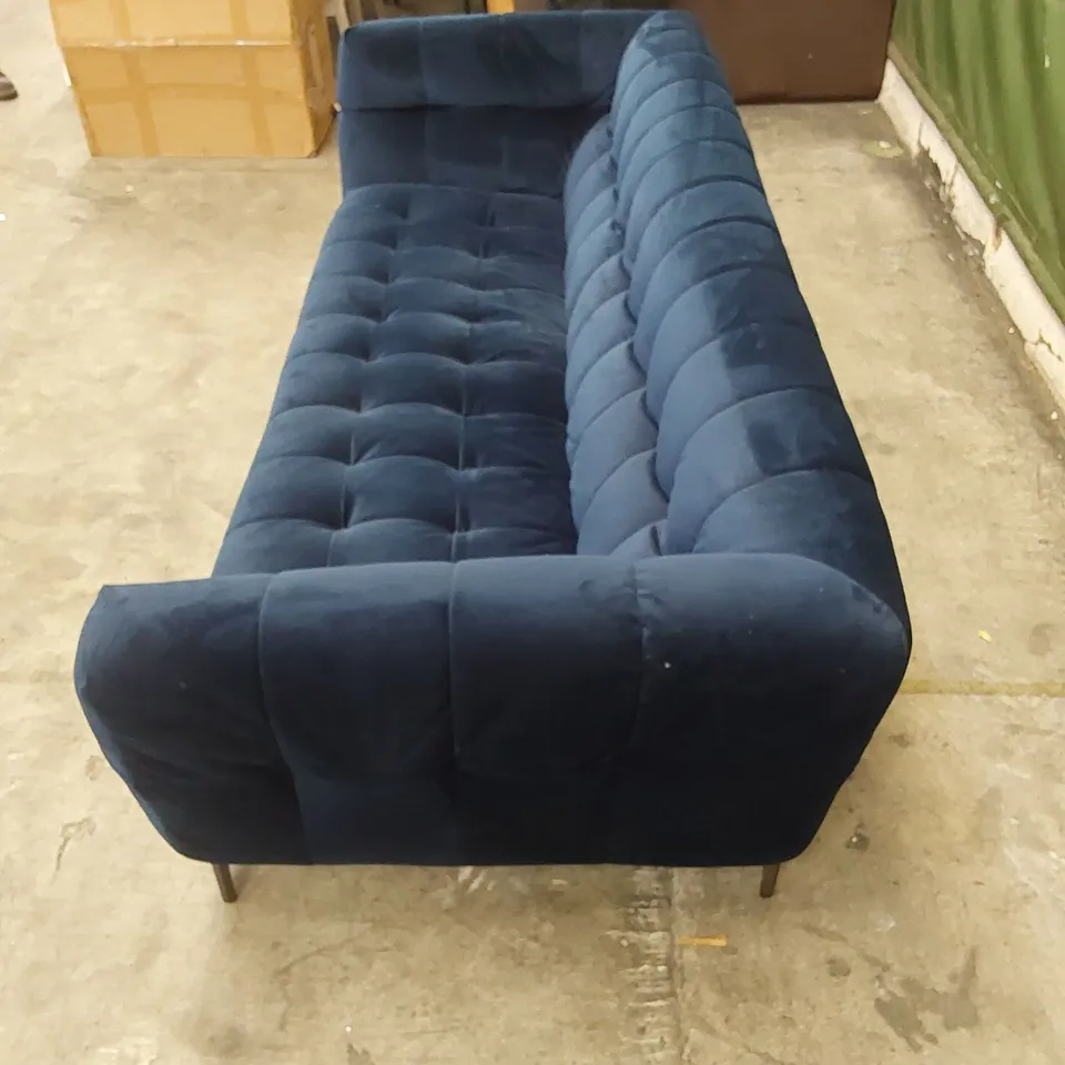 DESIGNER VIOLINO VELVET UPHOLSTERED 4 SEATER SOFA IN NAVY BLUE
