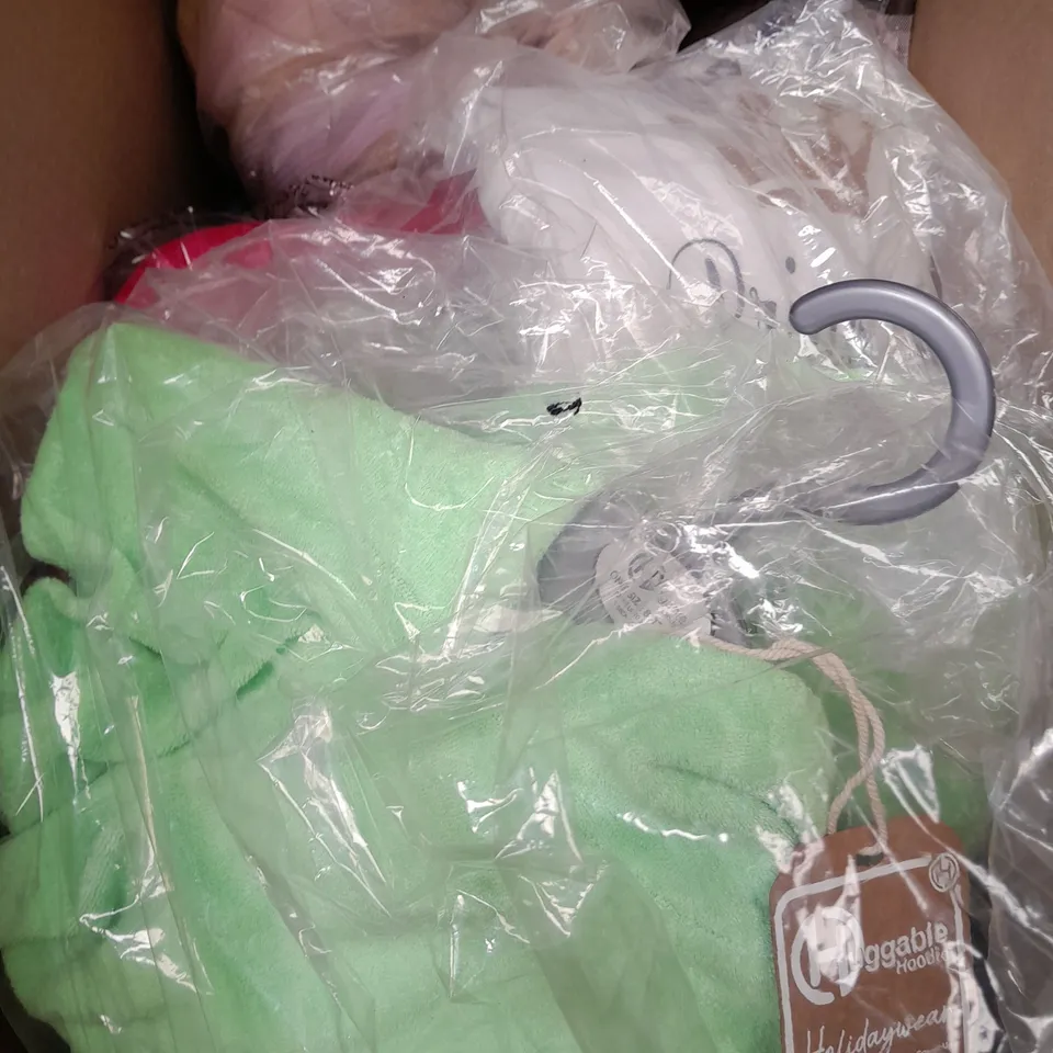 BOX OF APPROX 12 ASSORTED KIDS CLOTHING ITEMS TO INCLUDE - BAG , T-SHIRT , JUMPER ETC
