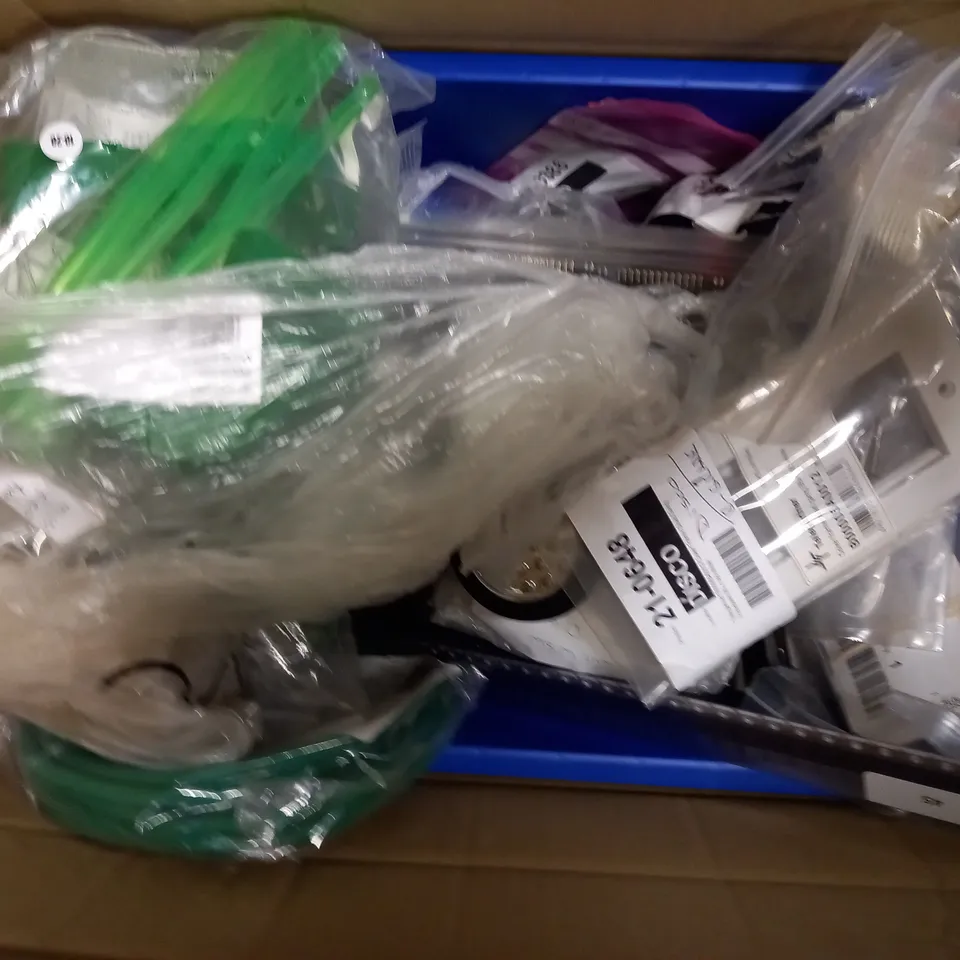 LOT OF APPROXIMATELY 15 COMPUTER ACCESSORIES & TOOLS