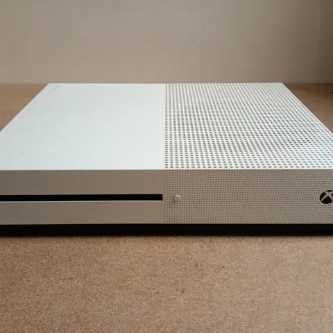 MICROSOFT XBOX ONE S GAMES CONSOLE IN WHITE - 1681 (CONSOLE ONLY)