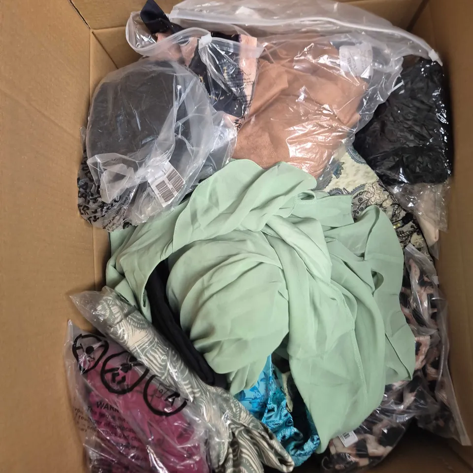 BOX OF APPROIXIMATELY 25 ASSORTED CLOTHING TO INCLUDE: MOUNTAIN WAREHOUSE DRESS
