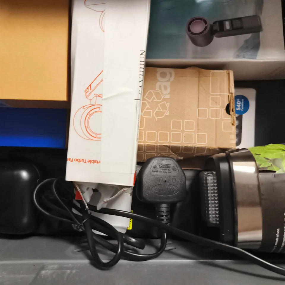 APPROXIMATELY 8 ASSORTED HOUSEHOLD ELECTRICAL ITEMS TO INCLUDE NANO USB ADAPTER, WIRELESS AUDIO RECEIVER, ETC