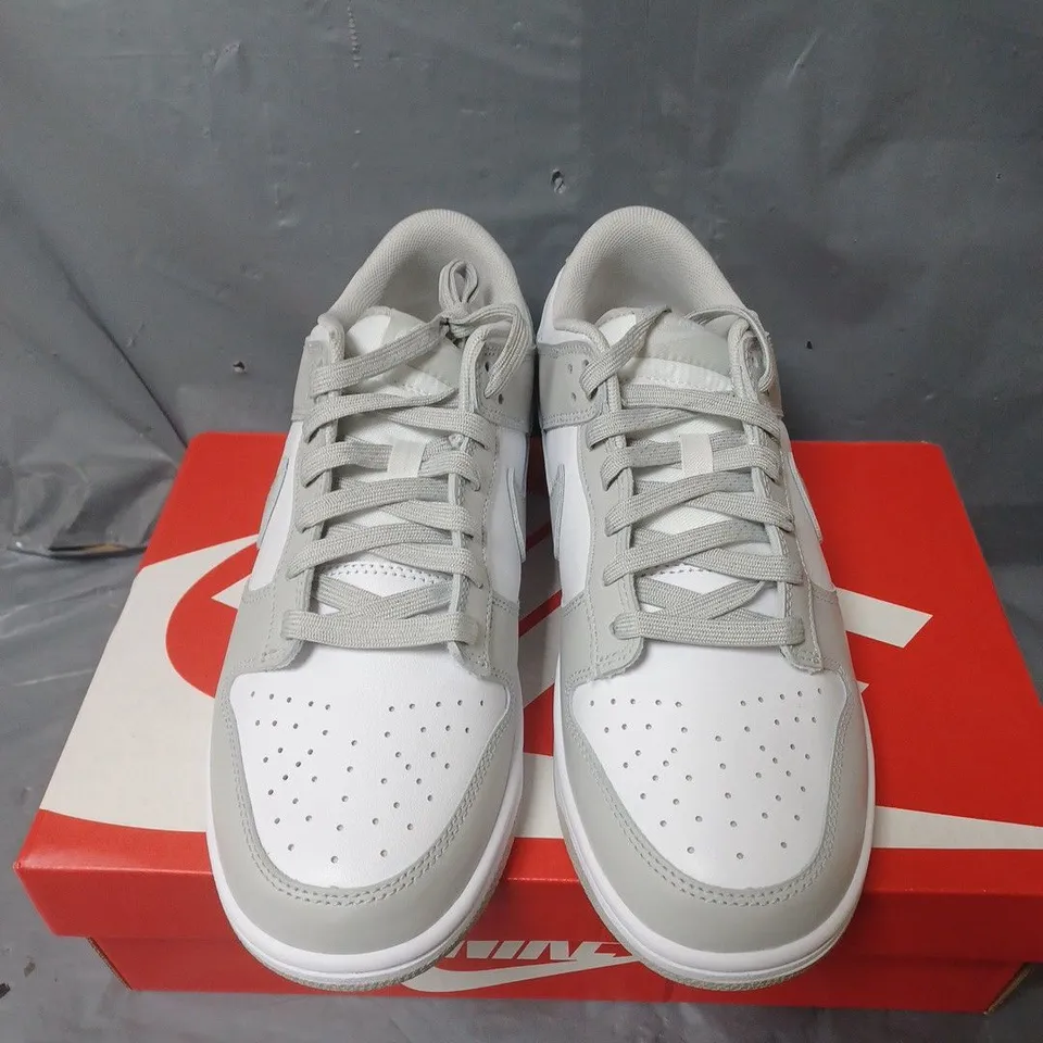 BOXED PAIR OF NIKE DUNK LOW RETRO TRAINERS - UK SIZE 7