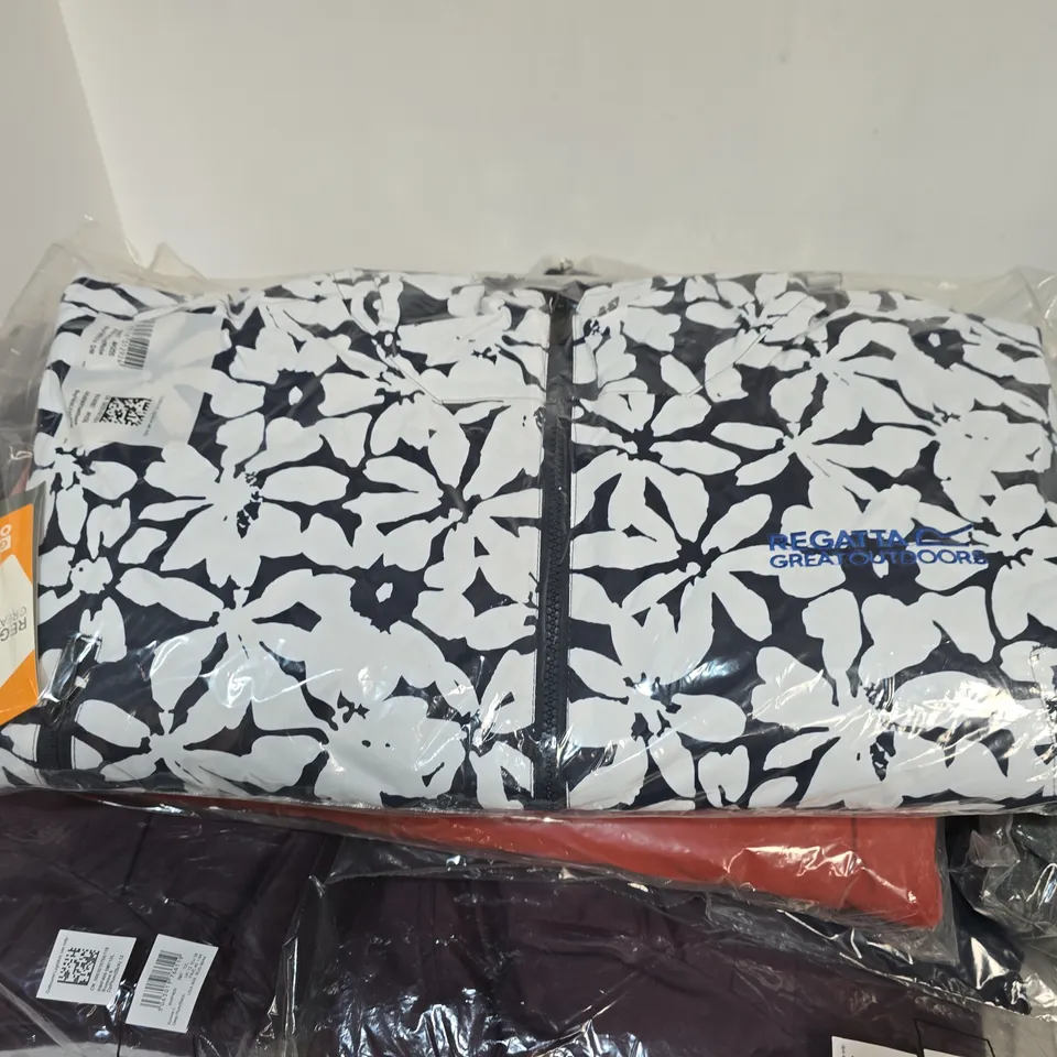 LOT OF APPROXIMATELY 10 ASSORTED BRAND NEW REGATTA AND DARE2BE CLOTHING ITEMS