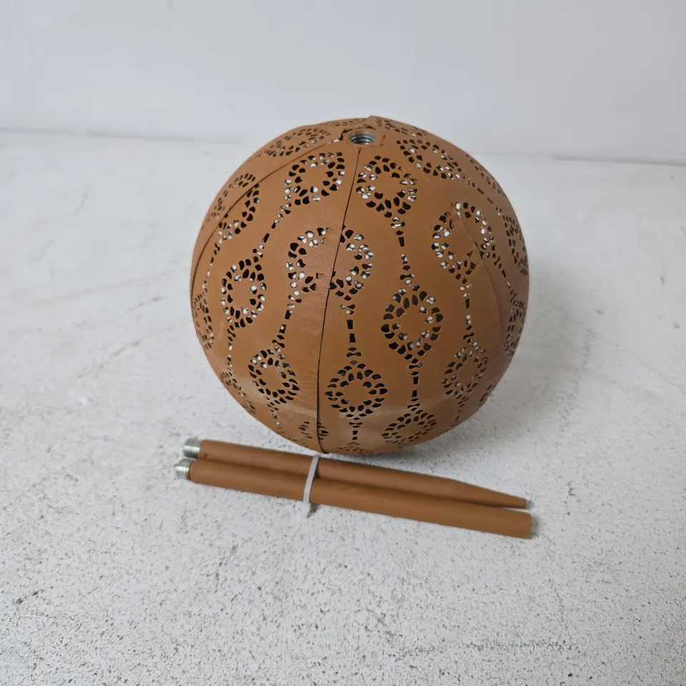 BOXED EZSOLAR GARDEN BALL IN RUST OPTIC