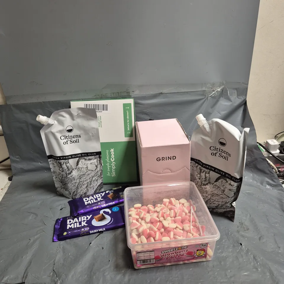 APPROXIMATELY 8 ASSORTED FOOD & DRINK ITEMS TO INCLUDE citizens of soil extra virgin olive oil, dairy milk bar, grind coffee pods, etc 
