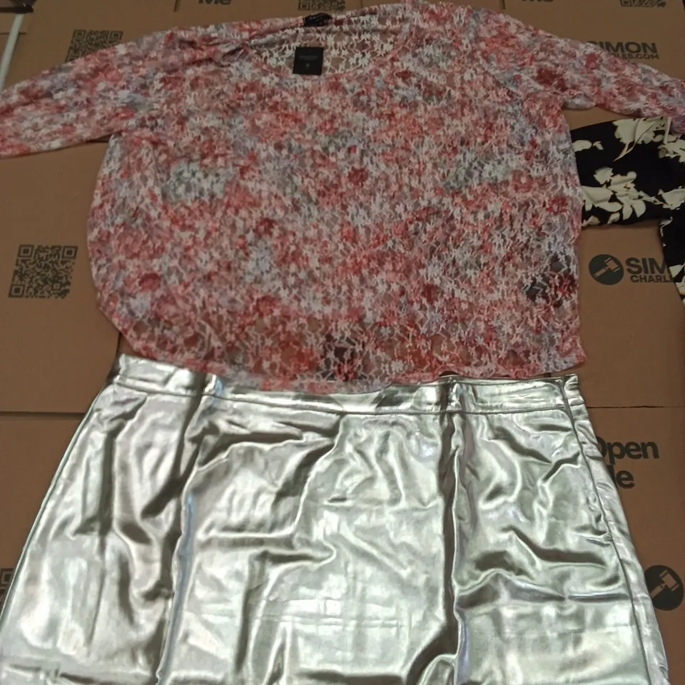 PALLET OF BRAND NEW WOMENS QUALITY DESIGNER CLOTHES APPROXIMATELY 130 TO INCLUDE; SKIRTS, DRESSES, TOPS ETC