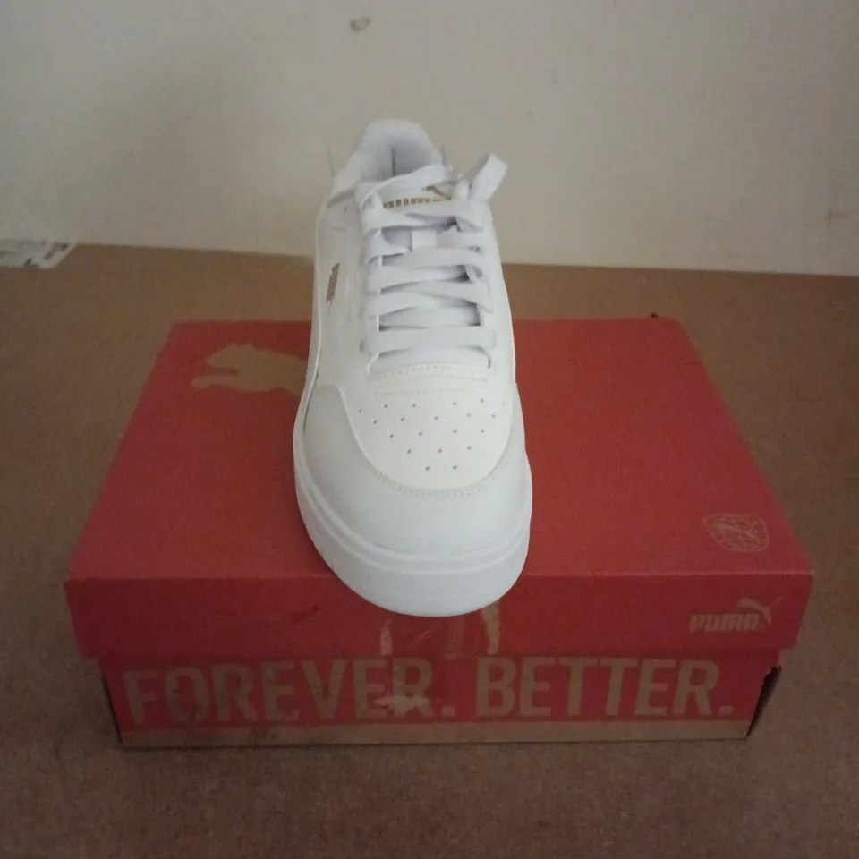 BOXED PAIR OF PUMA SHUFFLE DOWNTOWN TRAINERS IN WHITE - UK 4