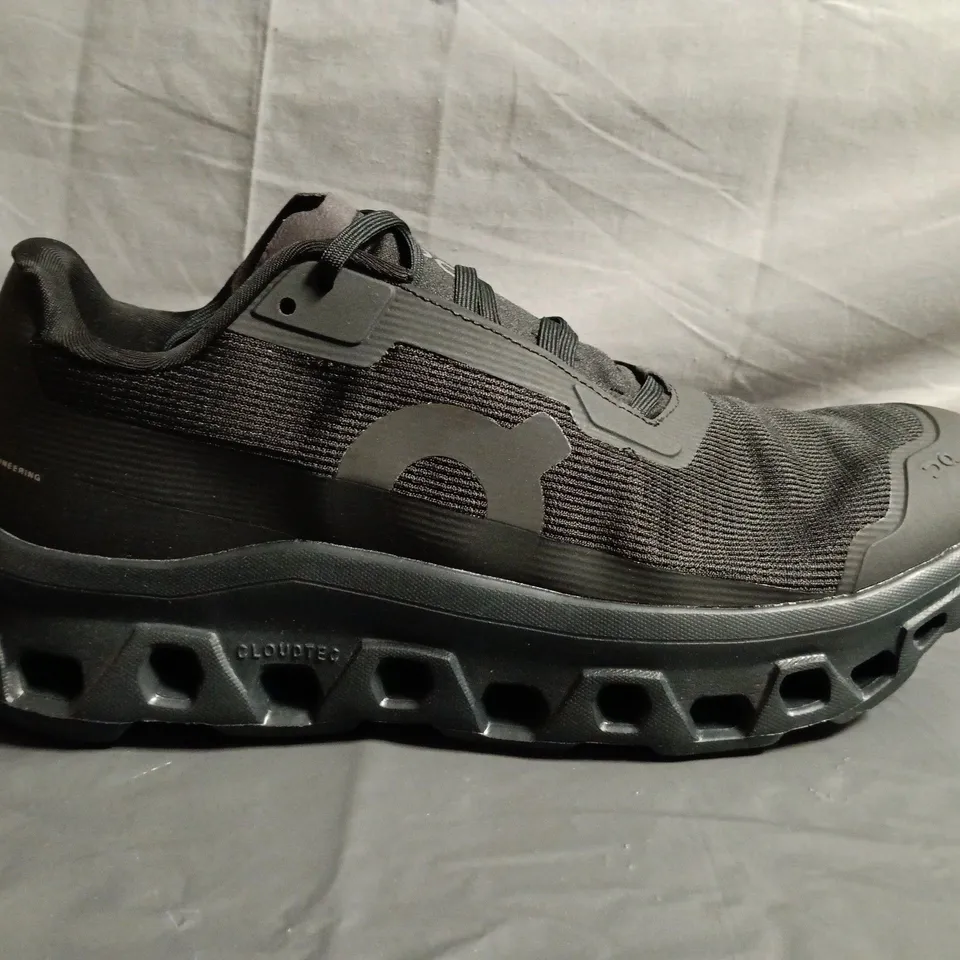 UNBOXED PAIR OF ON RUNNING CLOUD SNEAKERS – BLACK UK SIZE 10.5