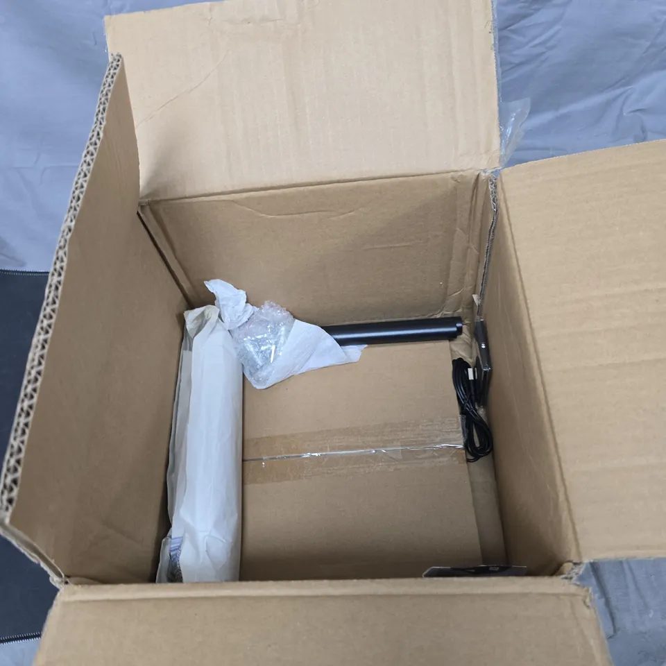 FLOURISH SOLAR FLOOR LAMP WITH REMOTE