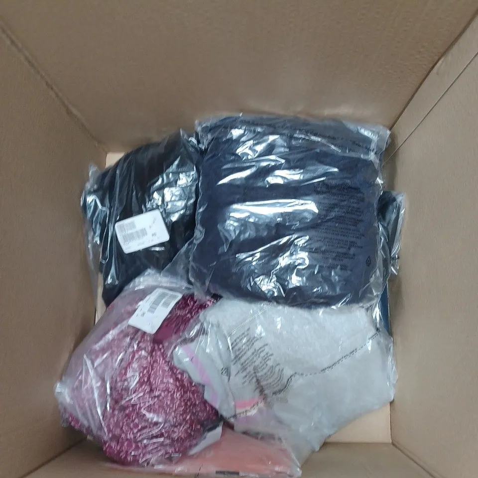 APPROXIMATELY 10 LADIES CLOTHING ITEMS ASSORTED COLOURS, SIZES AND STYLES