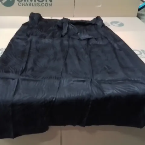 BOXED BRAND NEW APPROXIMATELY 11 JD WILLIAMS JACQUARD WRAP SKIRT BLACK SIZE 20