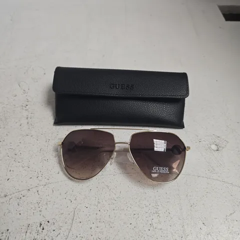 GUESS AVIATOR SUNGLASSES – GOLD-TONE FRAME, BROWN GRADIENT LENSES