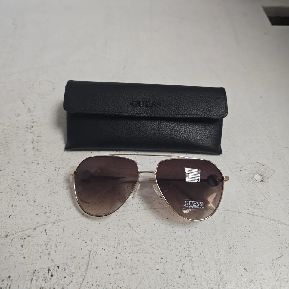 GUESS AVIATOR SUNGLASSES – GOLD-TONE FRAME, BROWN GRADIENT LENSES
